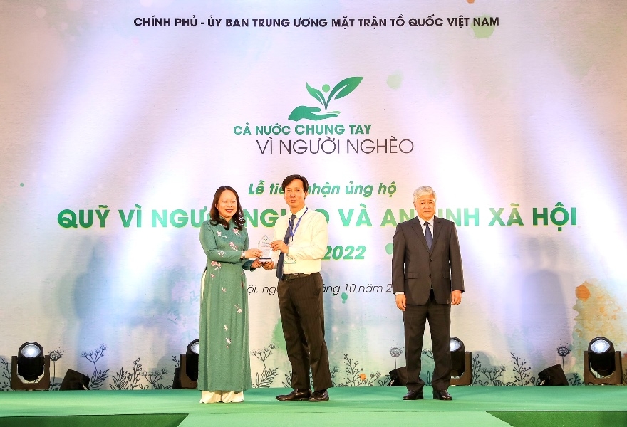 Agribank ủng hộ 5 tỷ Quỹ Vì người nghèo và An sinh xã hội