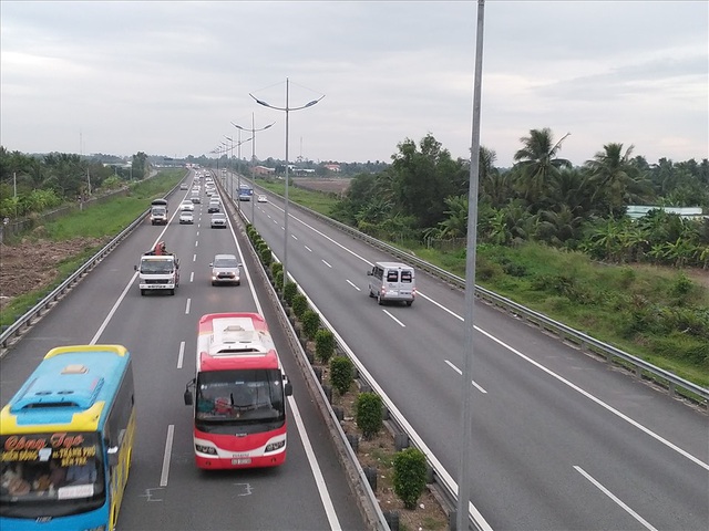 Đại biểu Quốc hội nêu “bất bình đẳng” trong thu phí đường bộ - 2