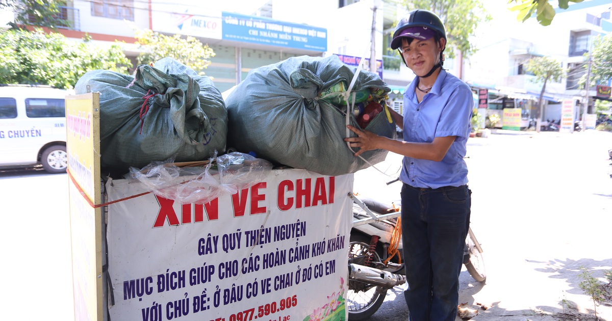 Chuyện về chuyến xe xin ve chai đặc biệt của chàng trai... “não cá vàng”