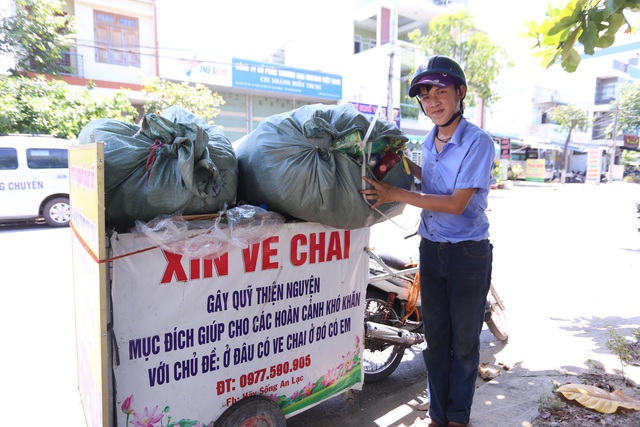 Chuyện về chuyến xe xin ve chai đặc biệt của chàng trai... “não cá vàng” - 1