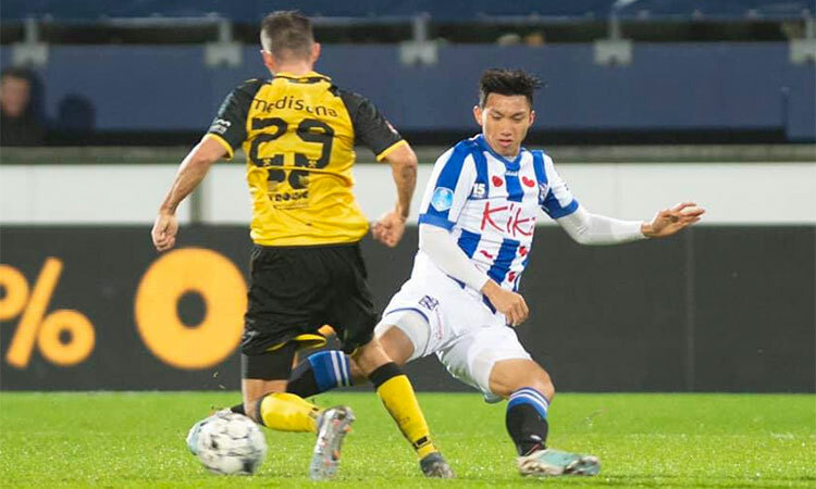 Văn Hậu lần đầu thi đấu cho đội một Heerenveen