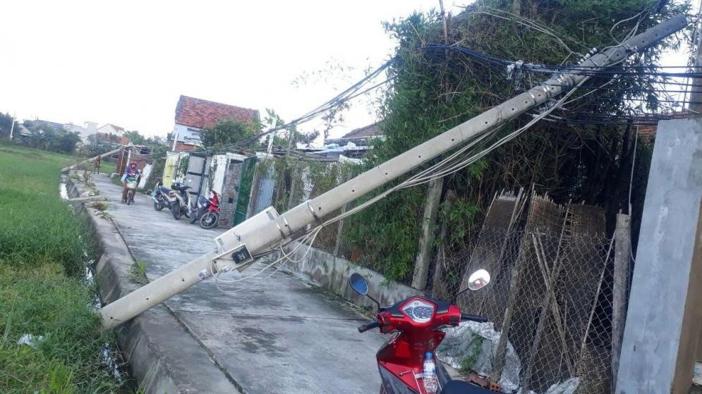 Thợ điện qua những cơn bão