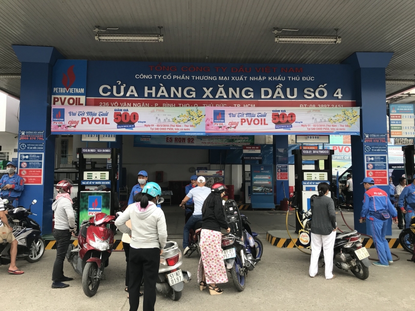 vui tet mau tuat cung pvoil giam 500 donglit xang e5 va dau do