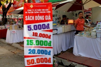 Hội sách TP HCM 2016: Hàng loạt gian hàng sách giảm giá sốc