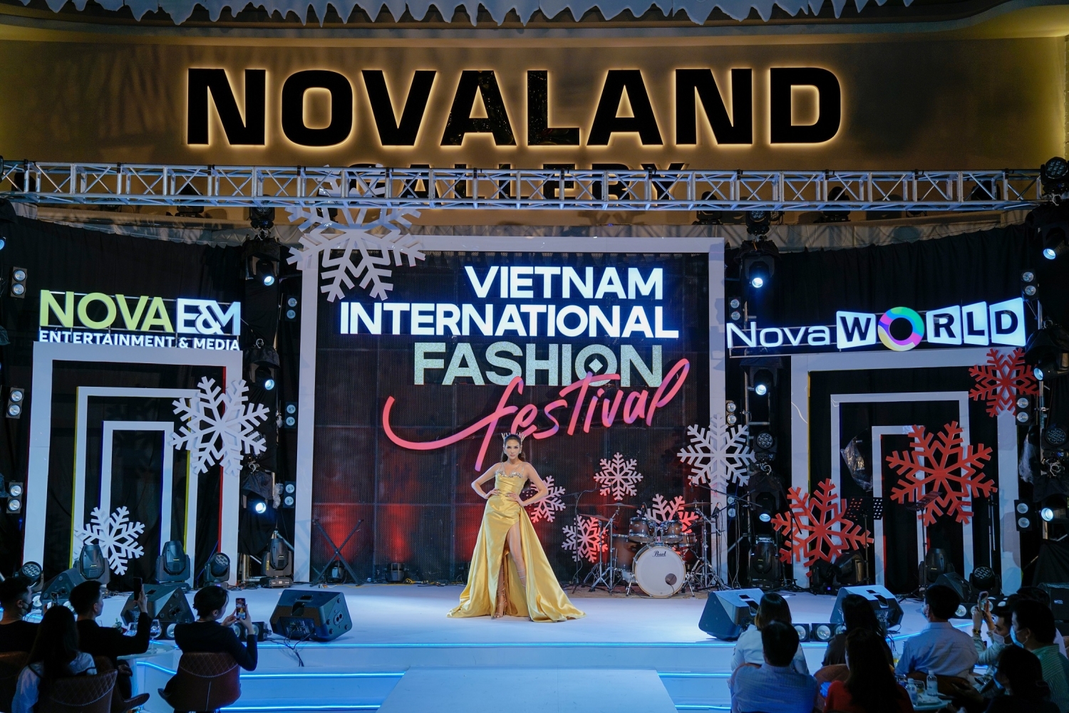 Bế mạc chuỗi hoạt động của Vietnam International Fashion Festival (VIFF)  2021, diễn ra tại Novaland Gallery