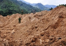 Phát hiện phu vàng chết ngạt trong hầm lâu ngày