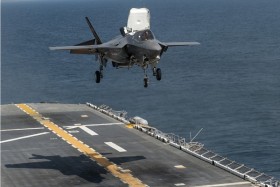 Cận cảnh siêu tiêm kích F-35B cất, hạ cánh thẳng đứng