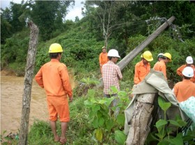 Ngưng cấp điện một số địa phương để đối phó với bão Haiyan