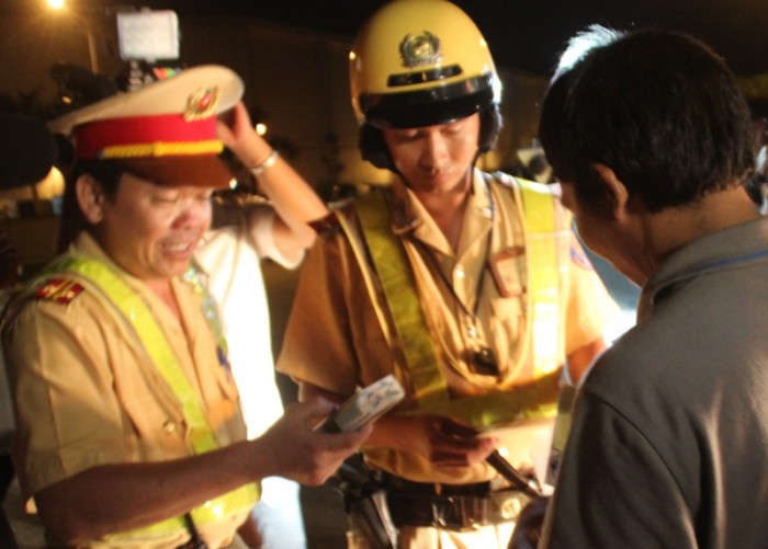 cong an tp hcm mang binh yen cho nguoi dan du xuan