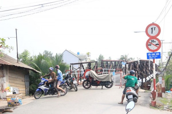 khac phuc cau bi xa lan dam hong trong dem