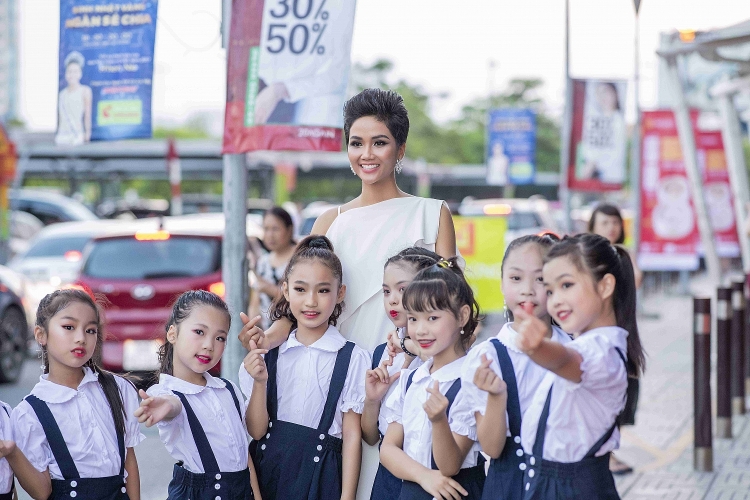 hoa hau hhen nie khoe ve nong bong sau tang can