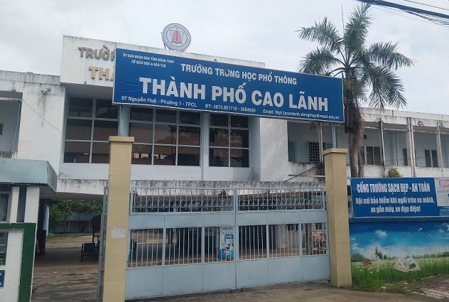 Đồng Tháp: Khiển trách giáo viên bị tố lạm thu