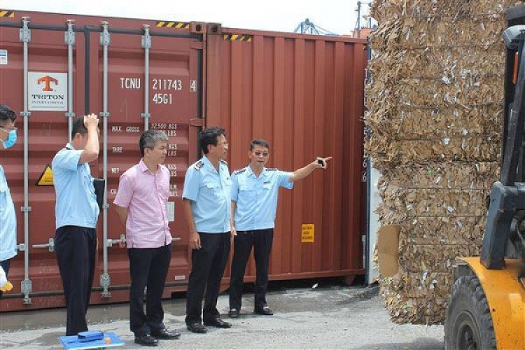 container phe lieu ton dong tai cac cang bien giam manh