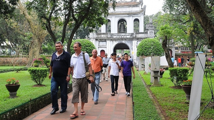 uoc tinh 6 thang dau nam khach du lich den ha noi tang manh so voi cung ky