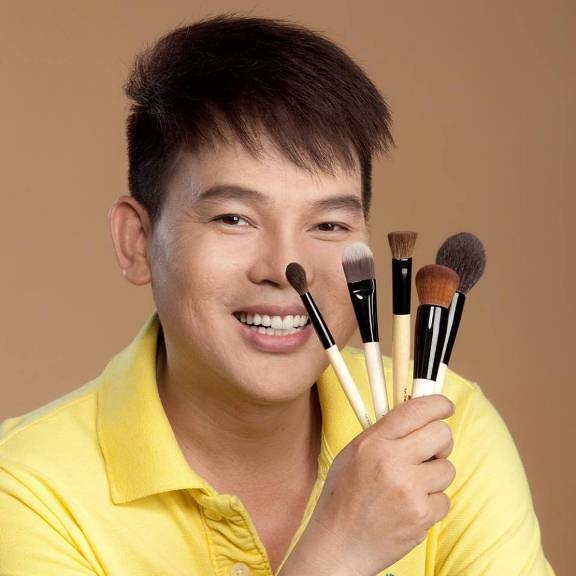 ho khanh tiet lo ly do nghe si nu thoai mai thay do truoc cac makeup va stylist