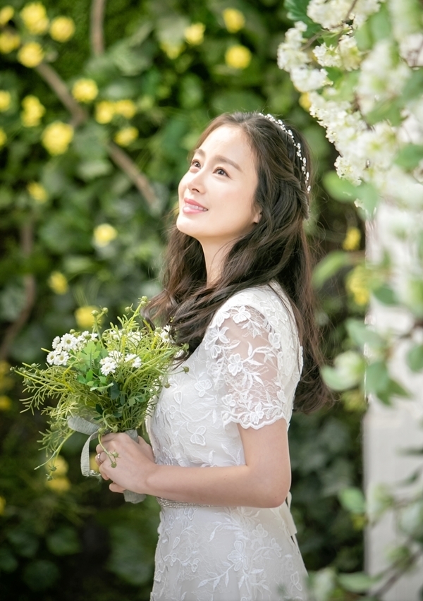 kim tae hee xinh dep trong loat anh cuoi o tuoi 40