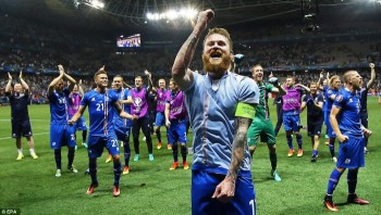 [VIDEO] Người Iceland nhảy múa sau khi vùi dập Tam Sư