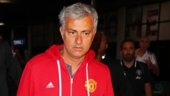 Vừa hạ cánh, Mourinho dồn quân đến thẳng sân tập