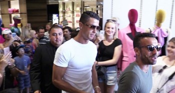 [PHOTO] Ronaldo 'làm loạn' đường phố Los Angeles