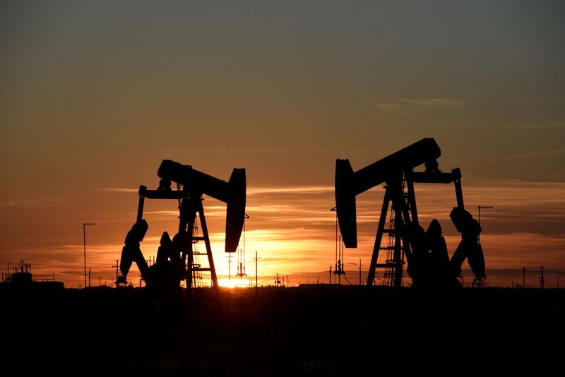 Giá dầu tăng lên mức cao nhất trong 13 tuần do nhu cầu xăng dầu của Mỹ tăng
