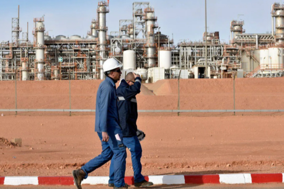 Angola muốn học hỏi kinh nghiệm cải cách lĩnh vực hạ nguồn dầu khí của Nigeria