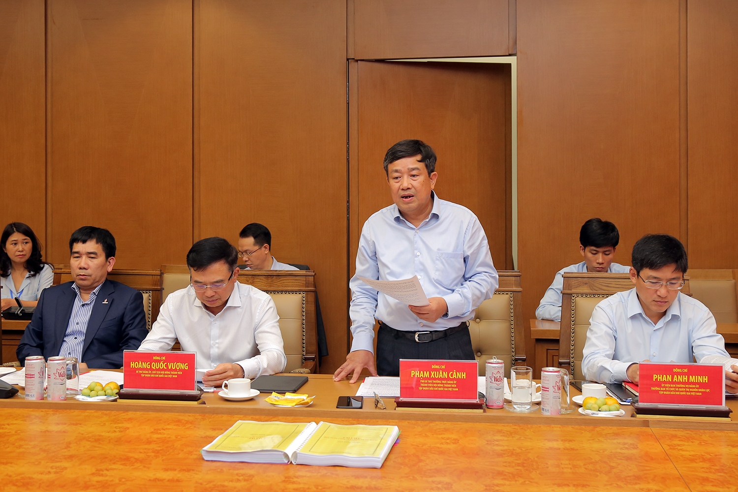 Bí thư Đảng ủy Khối DNTW Nguyễn Long Hải làm việc với Ban Thường vụ Đảng ủy Tập đoàn Dầu khí Quốc gia Việt Nam