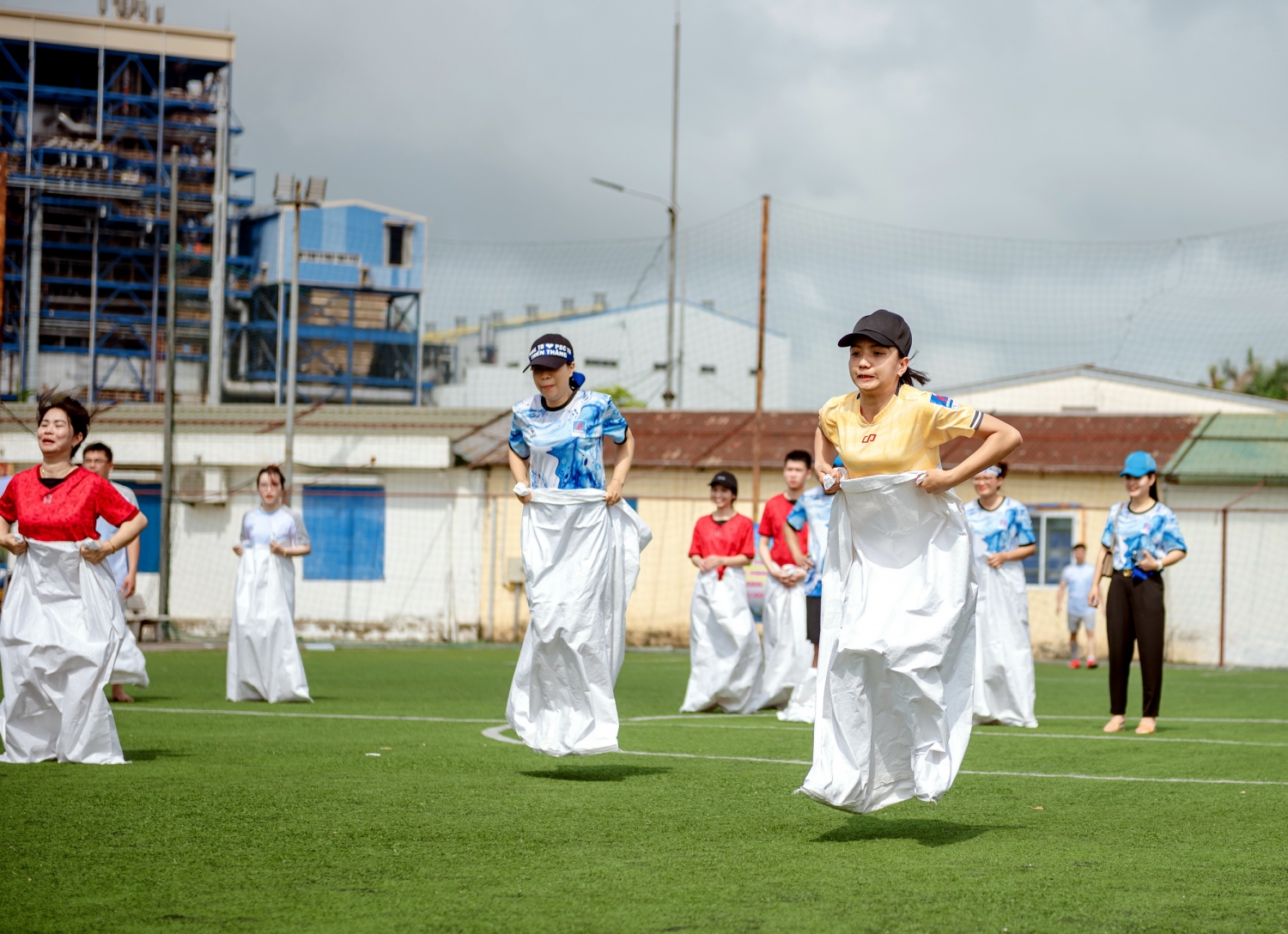Giải Nhất môn nhảy bao bố Nữ  VĐV Trần Thị Tâm trong màu áo vàng của đội tuyển PV GAS