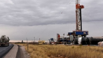 Dầu Brent tăng vọt lên hơn 120 USD/thùng sau khi Ả Rập Xê-út tăng giá dầu thô