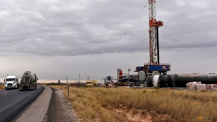 Dầu Brent tăng vọt lên hơn 120 USD/thùng sau khi Ả Rập Xê-út tăng giá dầu thô