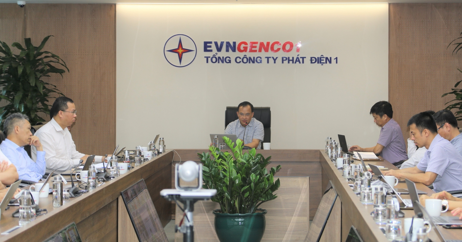 Ban lãnh đạo EVNGENCO1 họp bàn giải pháp để đạt mục tiêu hoàn thành vượt sản lượng điện được giao trong tháng 6.