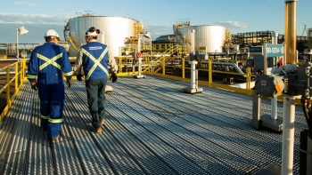 BP bán cổ phần cát dầu tại Canada cho Cenvous