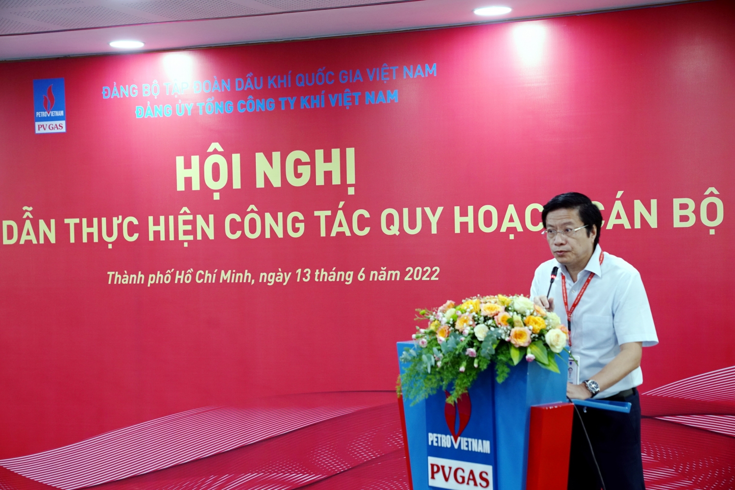 Đồng chí Phó Bí thư Đảng ủy PV GAS Trần Đức Sơn trình bày các nội dung chính của Hướng dẫn về công tác quy hoạch cán bộ