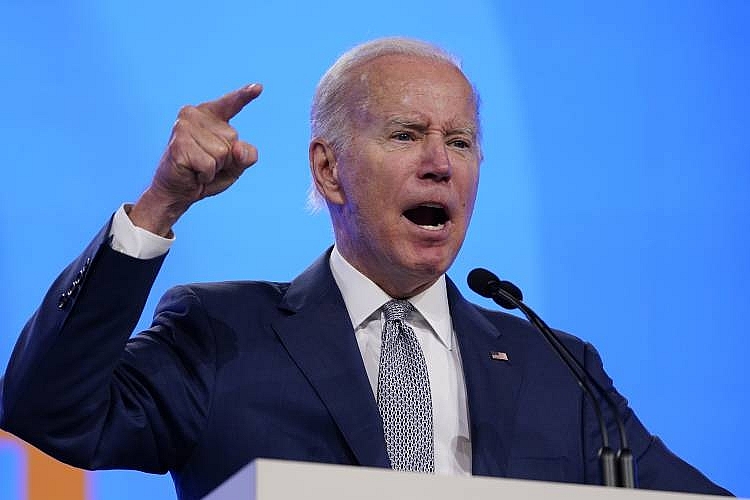 Tổng thống Biden kêu gọi các nhà máy lọc dầu trong nước tăng sản lượng