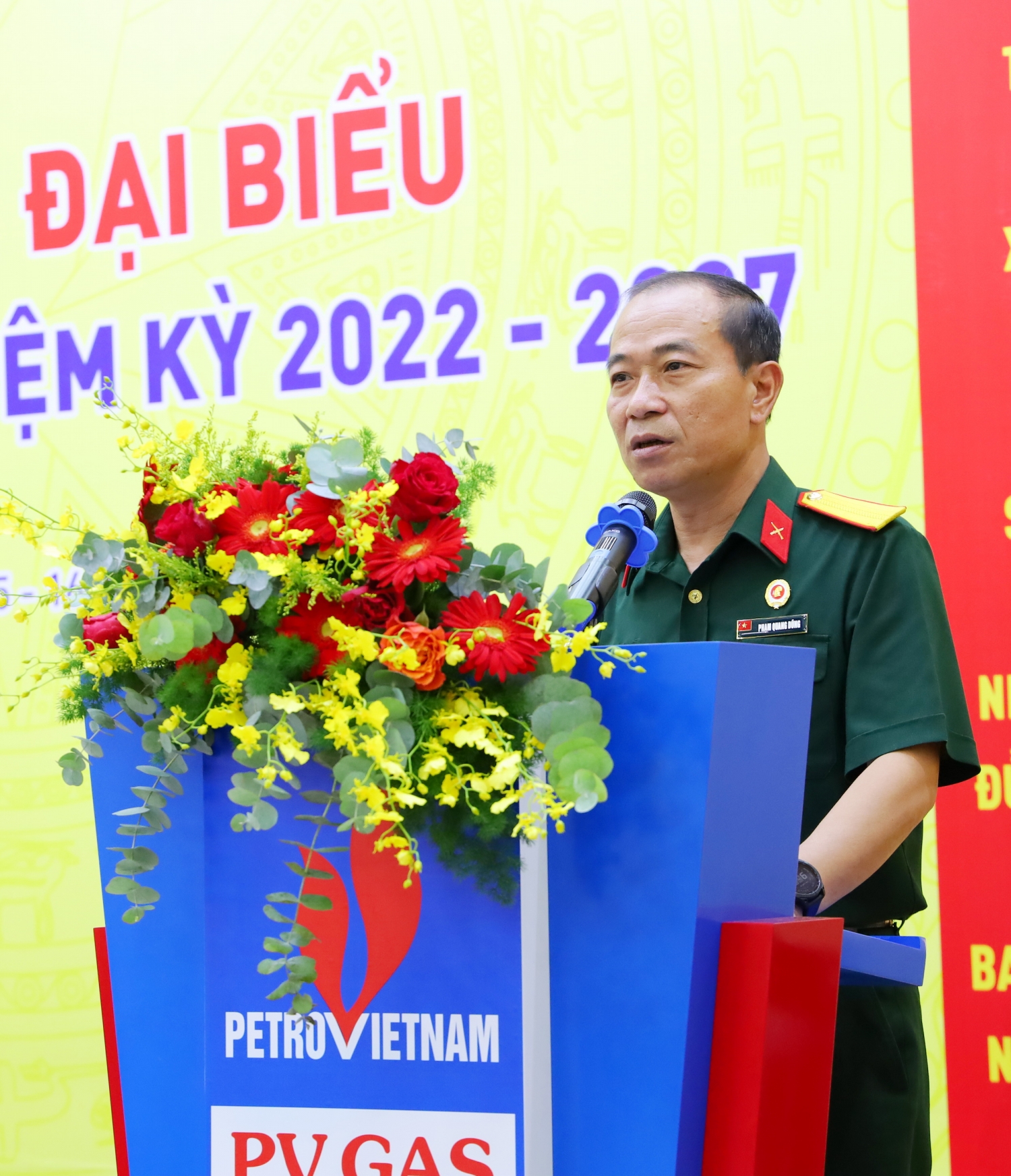 Đồng chí Phạm Quang Dũng – Chủ tịch Hội CCB Tập đoàn phát biểu và đọc quyết định khen thưởng
