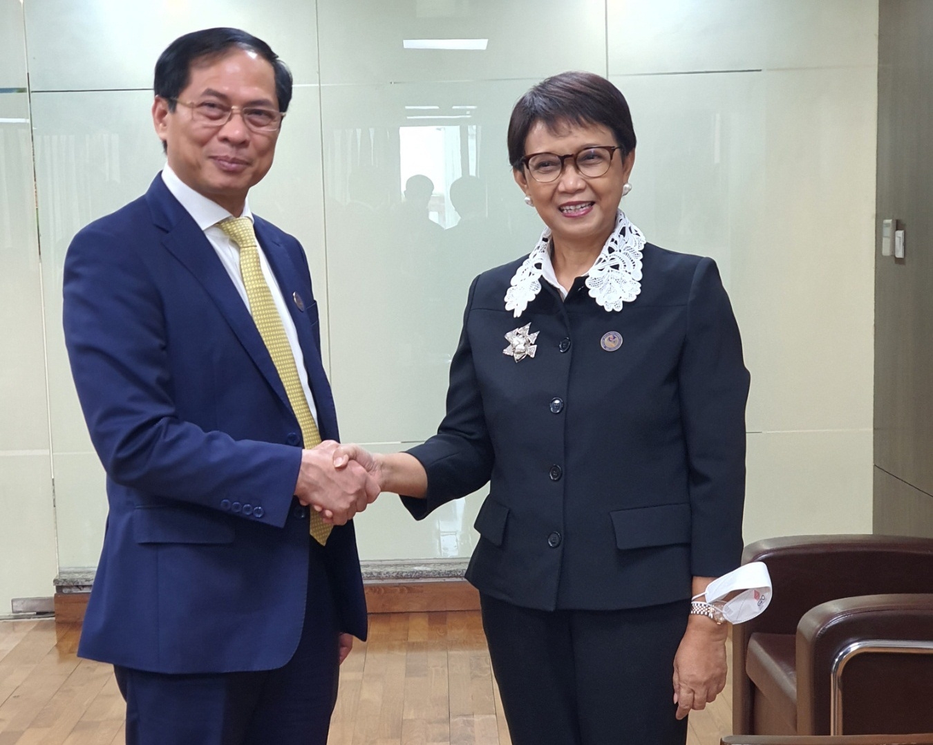 Bộ trưởng Ngoại giao Bùi Thanh Sơn và Bộ trưởng Ngoại giao Indonesia Retno Marsudi.