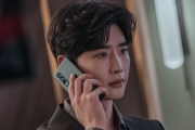 Sao Hàn hôm nay 17/6: Hé lộ những cảnh quay đầu tiên của Lee Jong Suk trong “Big Mouse”