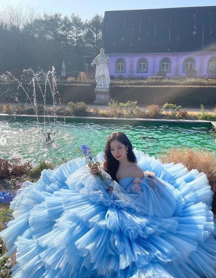 Sao Hàn hôm nay 18/6: Dahyun (TWICE) đẹp tựa công chúa Disney với tạo hình 