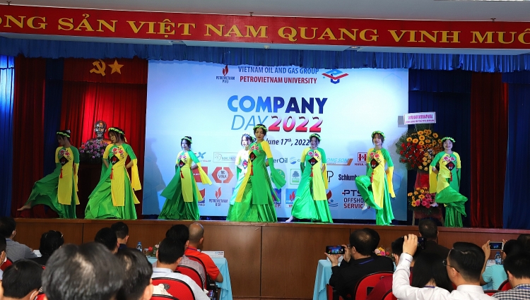 Company day 2022 PVU với chủ đề: Sinh viên PVU với tinh thần đổi mới sáng tạo trong bối cảnh chuyển dịch năng lượng, hướng đến sự phát triển bền vững Company day 2022 PVU với chủ đề: Sinh viên PVU với tinh thần đổi mới sáng tạo trong bối cảnh chuyển dịch năng lượng, hướng đến sự phát triển bền vững