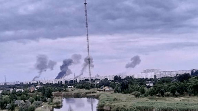 Tên lửa của Nga bắn trúng nhà máy lọc dầu Kremenchuk