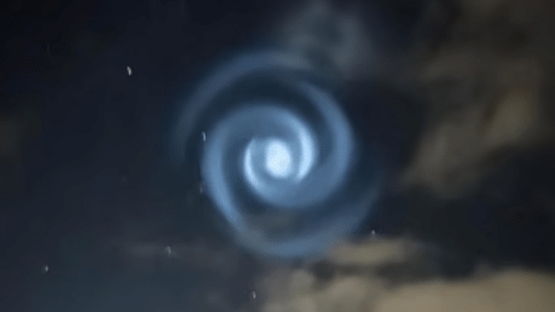 Vật thể “ngoài hành tinh” màu xanh lam xuất hiện trên bầu trời New Zealand