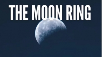 Tập thơ “The Moon Ring” (Nhẫn trăng) của tác giả Trần Quang Đạo xuất bản ở Canada