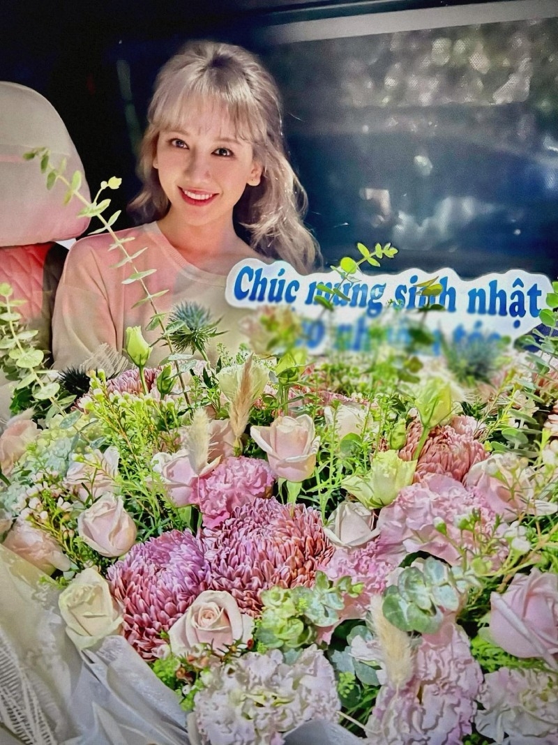 Sao Việt hôm nay 24/6: Hồng Thanh - DJ Mie khoe ảnh ngọt ngào khi lưu diễn quốc tế