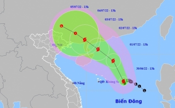 Bão số 1 giật cấp 10 trên Biển Đông và có khả năng mạnh thêm