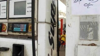 Cảnh báo tình trạng thiếu xăng, dầu diesel ở Pakistan