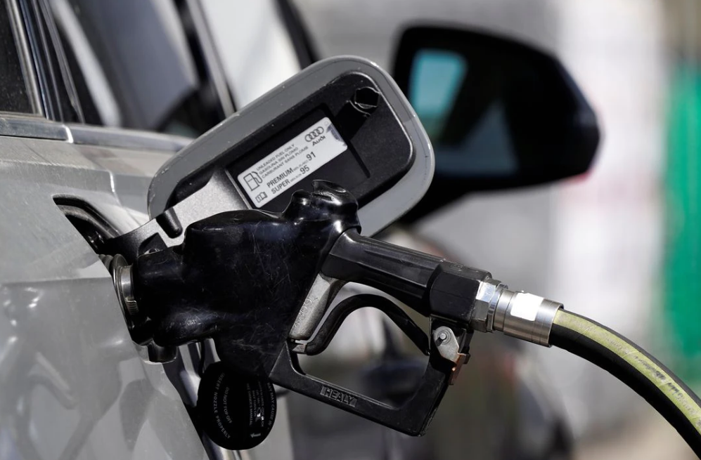 Giá xăng tại California tăng cao