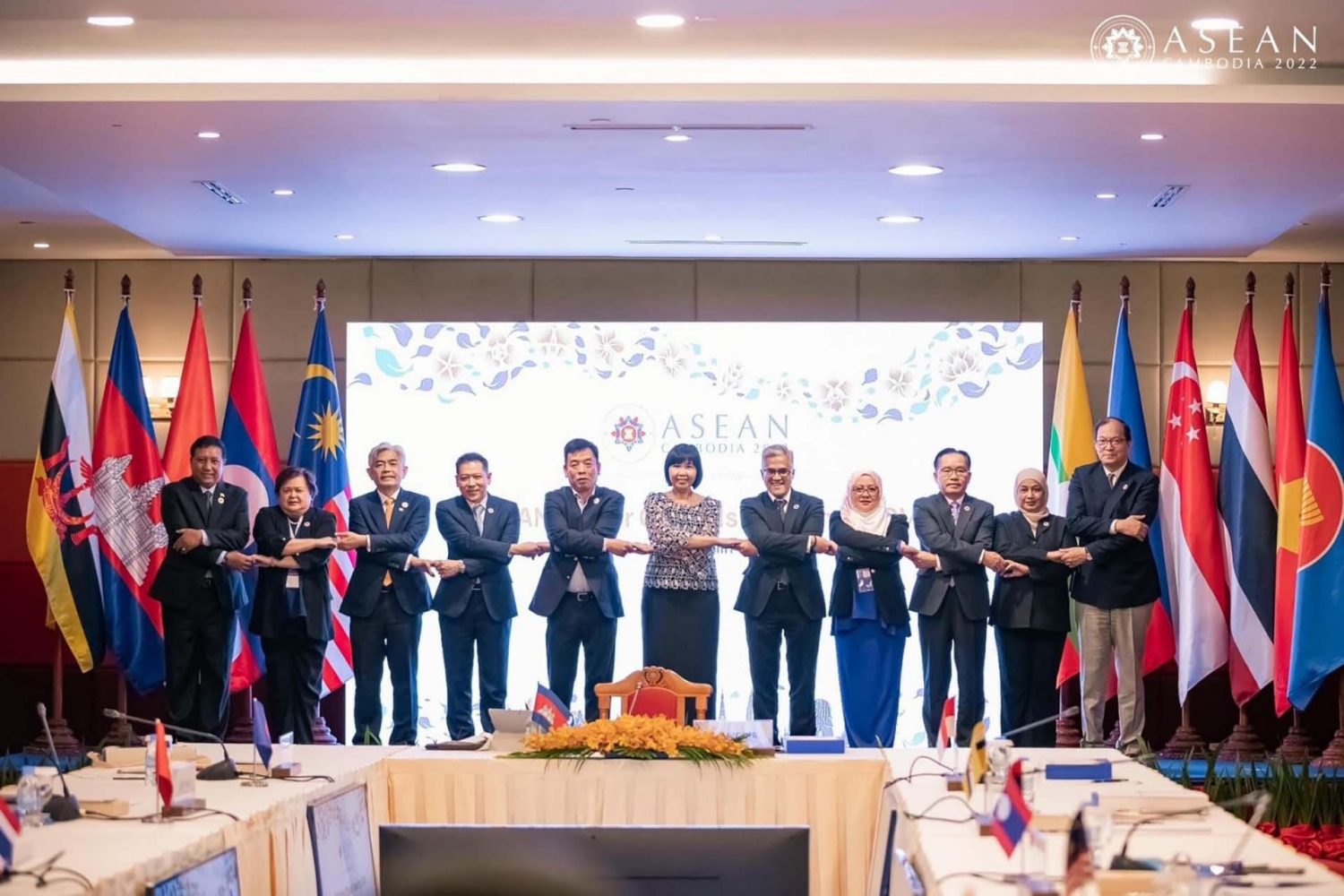 Đại sứ Vũ Hồ, Trưởng SOM ASEAN của Việt Nam dẫn đầu đoàn đại biểu Việt Nam dự cuộc họp các Quan chức cao cấp ASEAN.