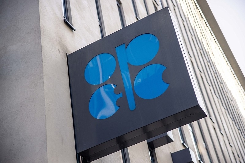Giá dầu thô có thể quay về mốc 100 USD bởi quyết định cắt giảm sản lượng của OPEC+