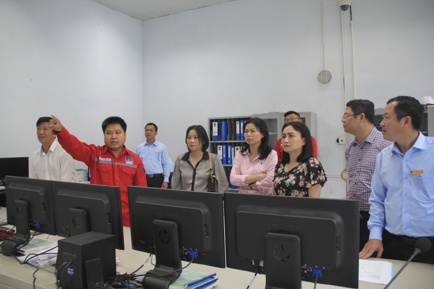 Công đoàn Dầu khí Việt Nam thăm, tặng quà cho người lao động PV Power DHC