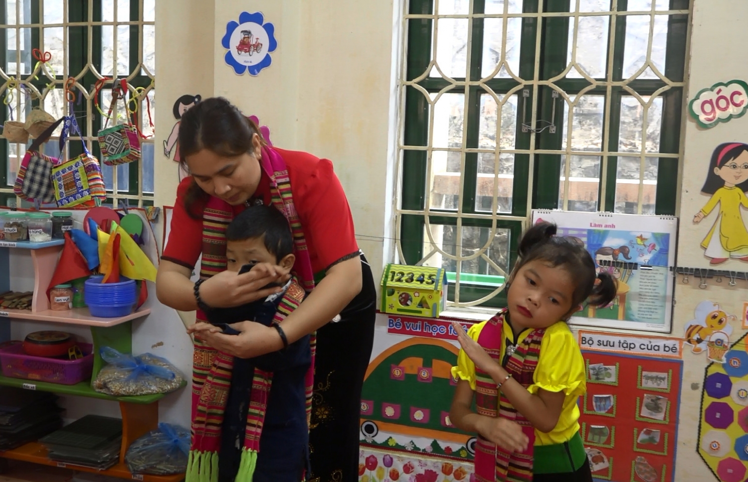 Yên Bái: Huyện Trạm Tấu đưa Xòe Thái vào trường học