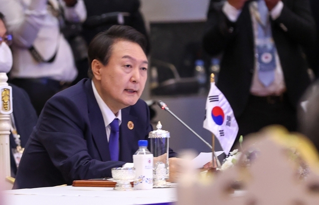 Tổng thống Hàn Quốc Yoon Suk-yeol khẳng định coi trọng quan hệ với ASEAN, một trong những đối tác quan trọng nhất của Hàn Quốc - Ảnh: VGP/Nhật Bắc